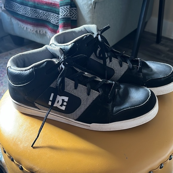 Mens DC skateboarding runners - Picture 2 of 6